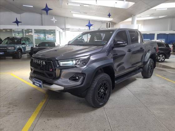 TOYOTA HILUX 2.8 D-4D TURBO DIESEL CD GR-S 4X4 AUTOMÁTICO TOYOTA HILUX 2.8 D-4D TURBO DIESEL CD GR-S 4X4 AUTOMÁTICO